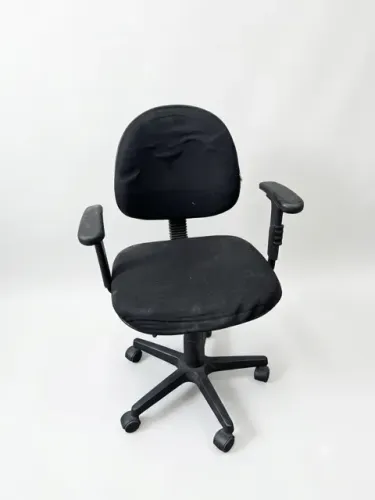Cadeira Giratória De Escritório / Home Office Preta - Com Braço de Apoio (modelo 3)