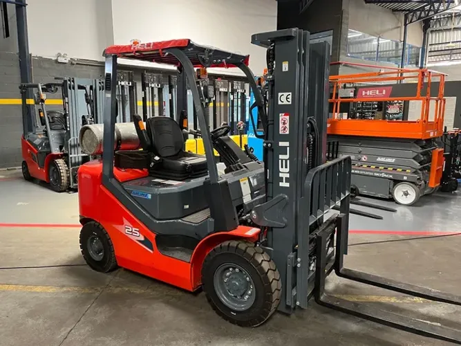 Empilhadeira GLP e Diesel 