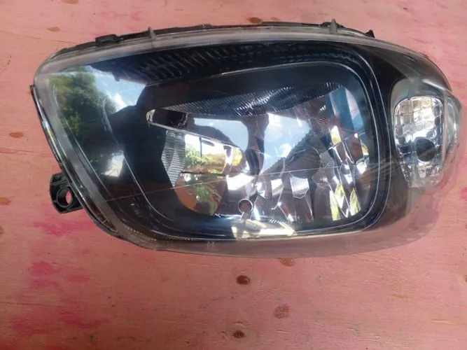Farol direito Fiat uno Vivace way máscara negra 280 reais