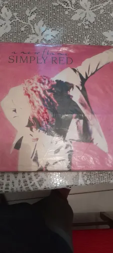 Lp simply red