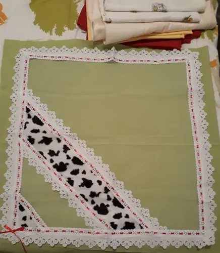 Toalha de mesa decorativa tela e bordado Nova