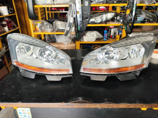 Farol C4 Picasso 