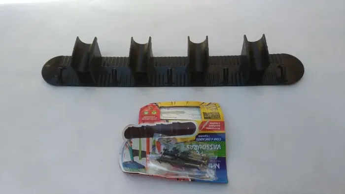 Suporte vassouras e rodos, Pvc, completo, estado de novo.