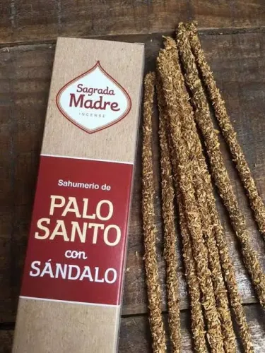 2x Caixas de incenso Santa Madre: 1 Sândalo + 1 de rosas / ambos madeira de palo santo