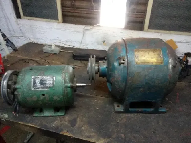 Vende-se 2 Motor elétrico