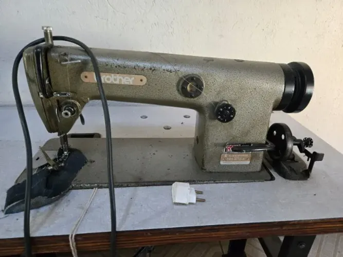 MÁQUINA DE COSTURA