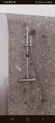 Ducha de parede moderno e elegante