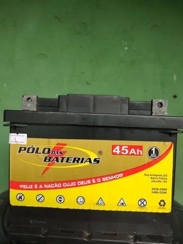 Vendo bateria de carro 45 amperes está na garantia 