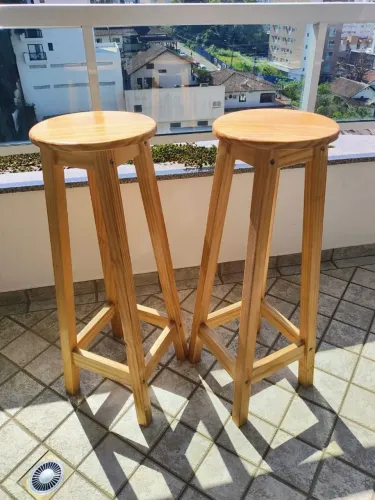 Banquetas de Madeira - Design Moderno
