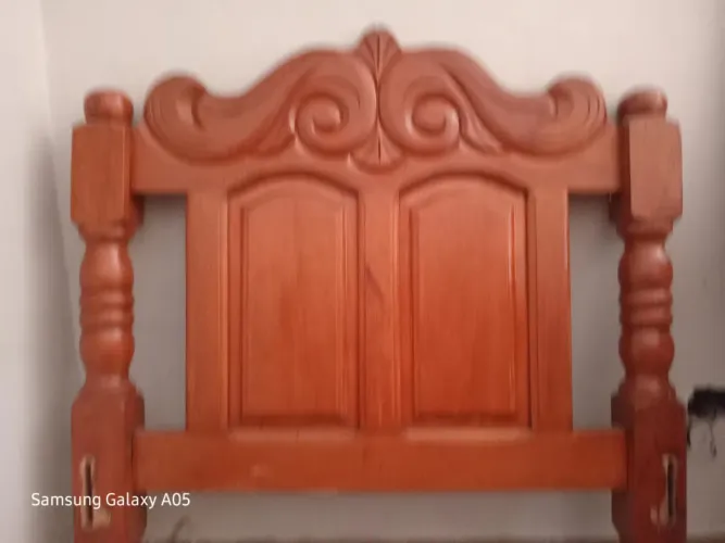 Cama de Solteiro em Madeira .