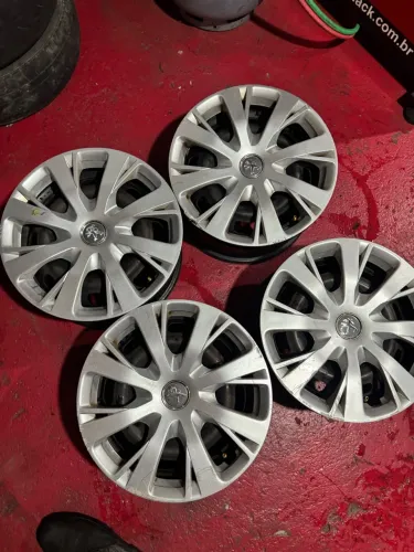 Roda de ferro com calotas 4x108 ARO 15 Peugeot