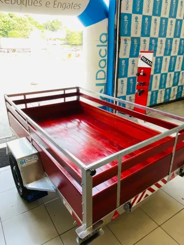 Reboque de carga mista fazendinha