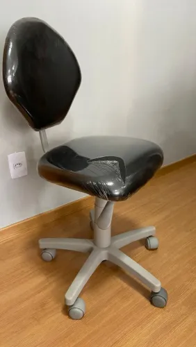 Cadeira de Escritório Ergonômica - Conforto e Design