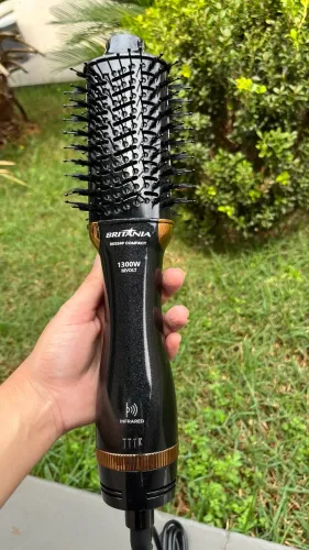Escova secadora Britânia preta