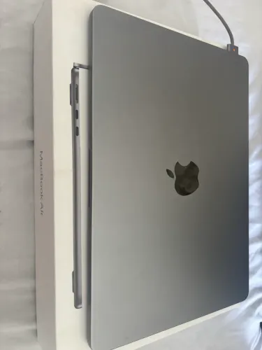 MacBook Air (2022) Chip M2, Tela 13.6", 8GB, - Cinza espacial
