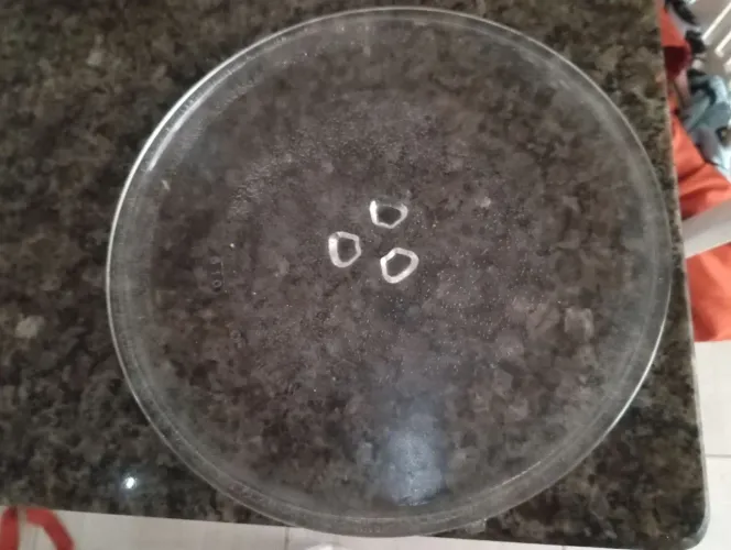 Prato para microondas 24 cm encaixe trevo 
