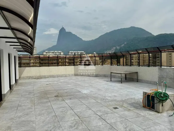 Cobertura Linear de 353 m² com Vista Panorâmica Cristo Redentor e Pão de Açúcar.