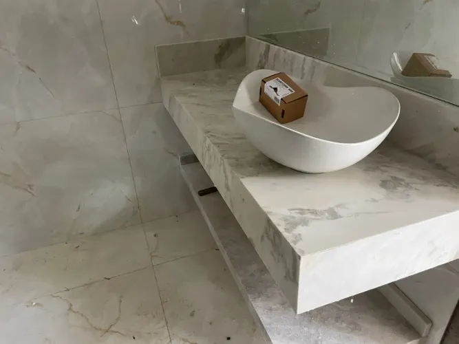 Cuba de banheiro em porcelana