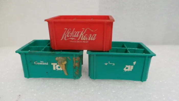 3 MINIS ENGRADADOS VAZIOS GUARANÁ TAÍ + COCA COLA ANOS 70/80 