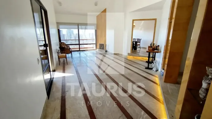 Cobertura com 3 quartos para alugar no Morumbi, São Paulo-SP.