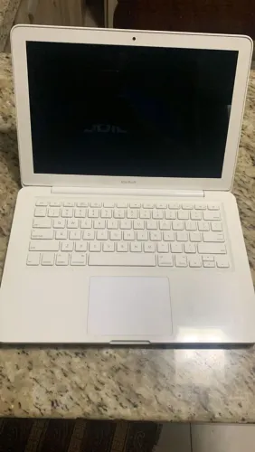 MacBook branco 13"- Usado | Raro | ideal para estudos e colecionadores