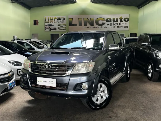Toyota Hilux CD SRV D4-d 4X4 3.0 TDI Diesel AUT 2012