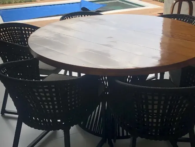 MESA REDONDA DE MADEIRA RIPADA + 6 CADEIRAS DE CORDA NÁUTICA