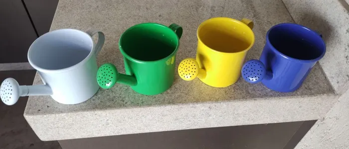 4 Mini Regadores coloridos