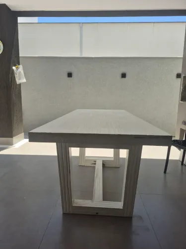 Mesa de madeira para 06 cadeiras