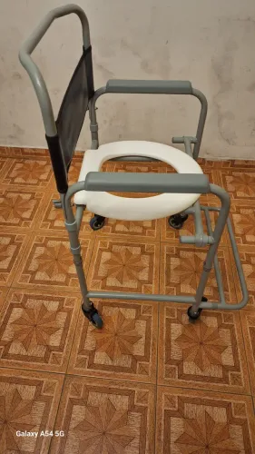 Cadeira de Banho com Rodas - Deltamed