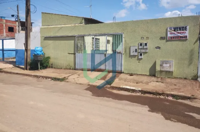 VENDO CASA 3 QUARTOS JARDIM BARRAGEM IV AGUAS LINDAS.