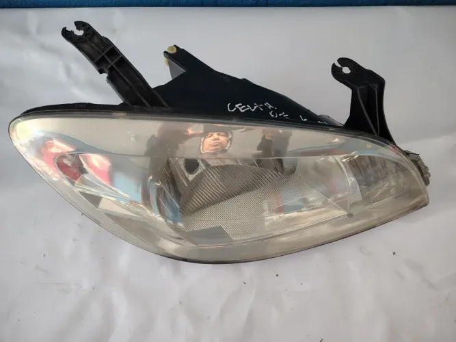 Farol Celta lado direito ano 2006 A 2012 c detalhe 