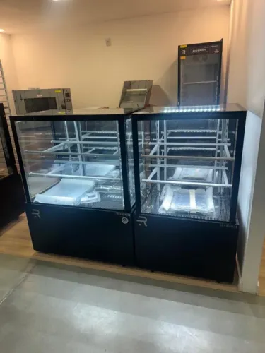 Vitrine Titanium Premium Refrigerada 1,00m + Quente 0,75cm  Nova com garantia 