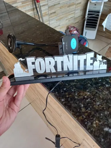 Luminária Fortnite e suporte de celular ( em boas condições )
