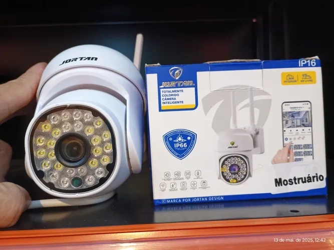 Câmera de Segurança Wi-Fi  Instalada com ponto de energia 