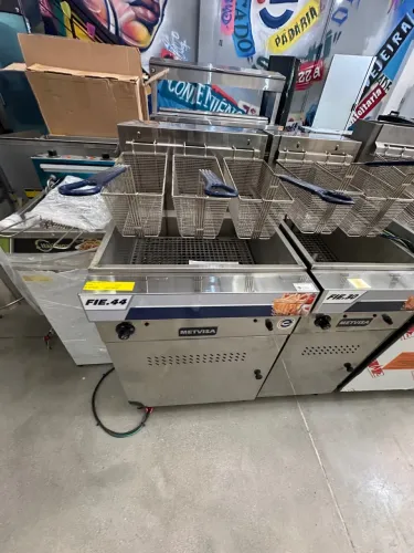 Fritadeira Industrial água e óleo elétrica 380V trifásica Metvisa FIE.44 
