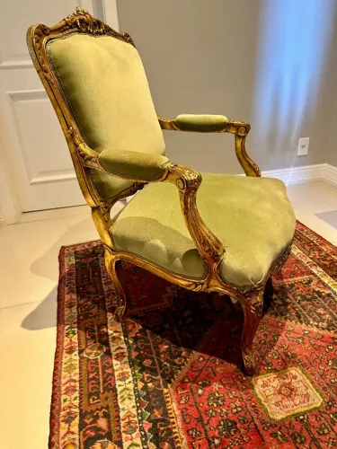 Antiga cadeira Louis XV
