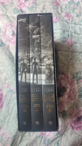 BOX coleção As Peças Infernais edição de Colecionador, em ótimas condições 