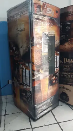Cervejeira com Iluminação em LED e CONTROLADOR DIGITAL.
