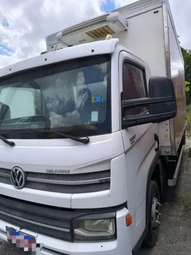 Vw 11.180 ano 2021 com baú frio 