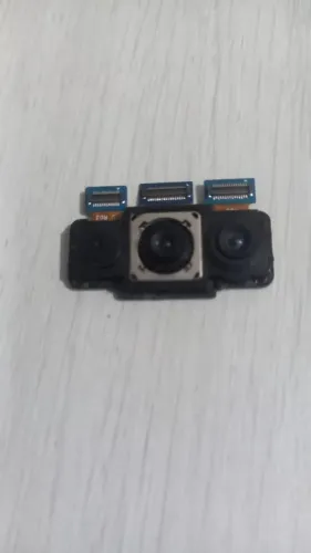 Câmera traseira Samsung Galaxy A31 usado com pequeno defeito.