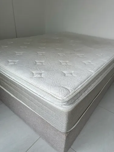 Cama casal Beaumont