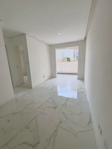Apartamento Reformado com 2 Dormitórios, Sacada e Vaga no Jardim Vila Formosa