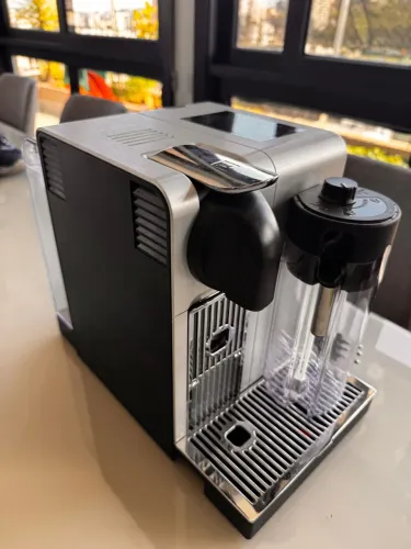 Cafeteira Nespresso Latissima Touch 110V