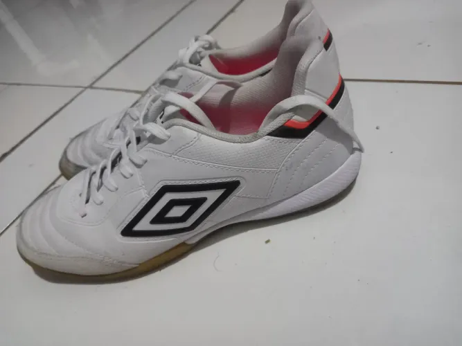 Chuteira Umbro Original Usada Apenas Uma Vez