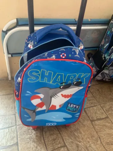 Calçados e mochila infantil 