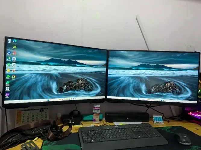 2 Monitores SAMSUNG Monitor Gamer Odyssey 27", FHD, 165Hz, 1ms, HDMI, DP, Freesync