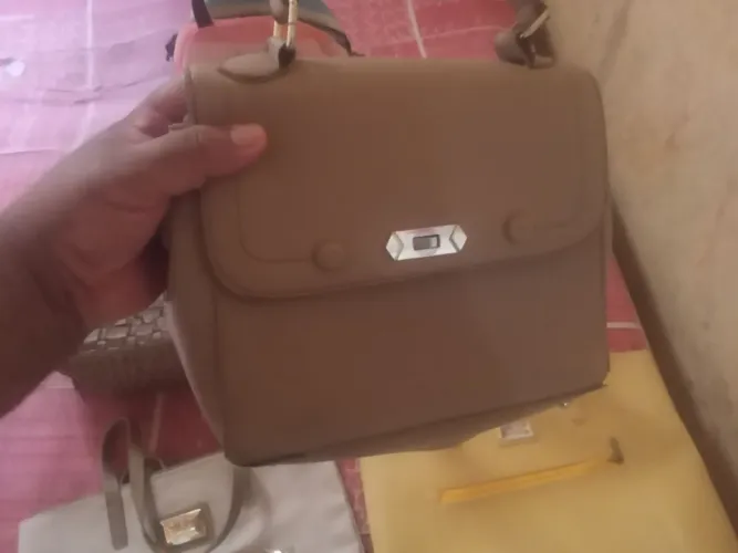 Bolsa feminina couro fino $100 tudo