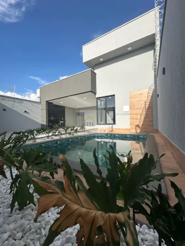 Casa com Piscina 3 quartos 2 suítes. OPORTUNIDADE. MELHOR PREÇO DA REGIÃO a 500 metros da