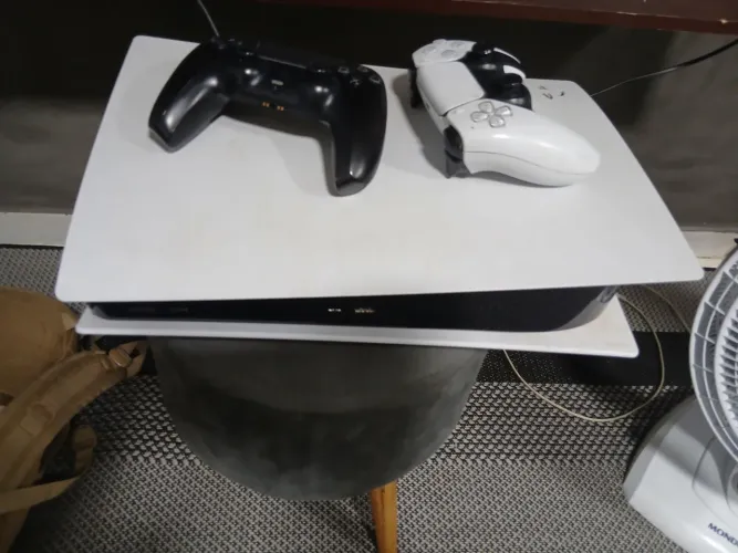 Ps5 midia fisica+2 controles+jogos digitais